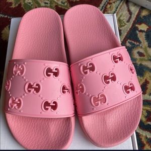 Gucci pink slides